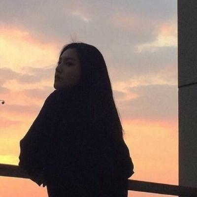 俄一小我私家和自己玩°