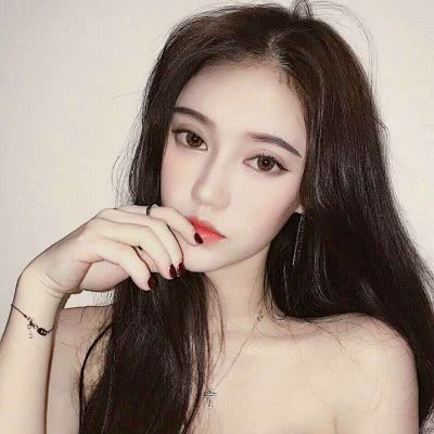 靠自己才华当上女王