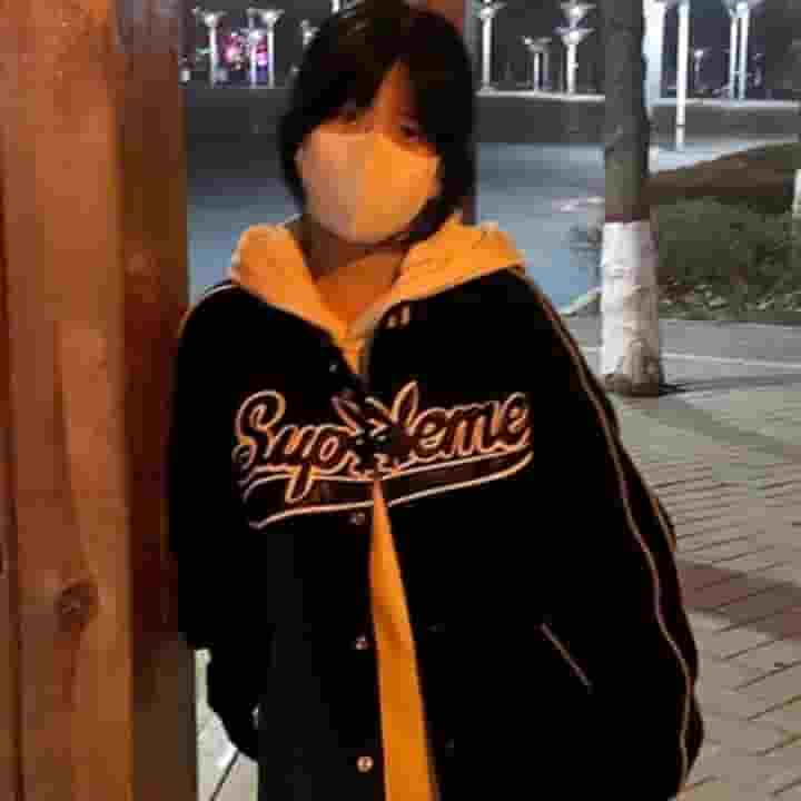 她无心的嘴唇